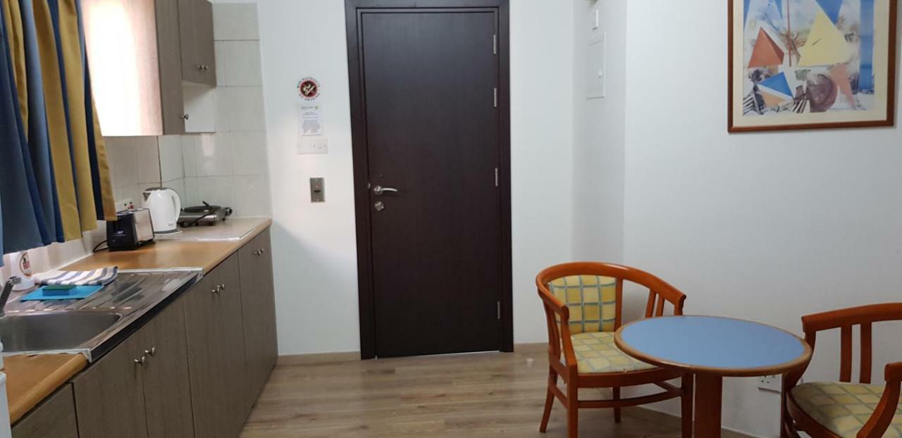 Petalmo City Apartments Larnaca Bagian luar foto