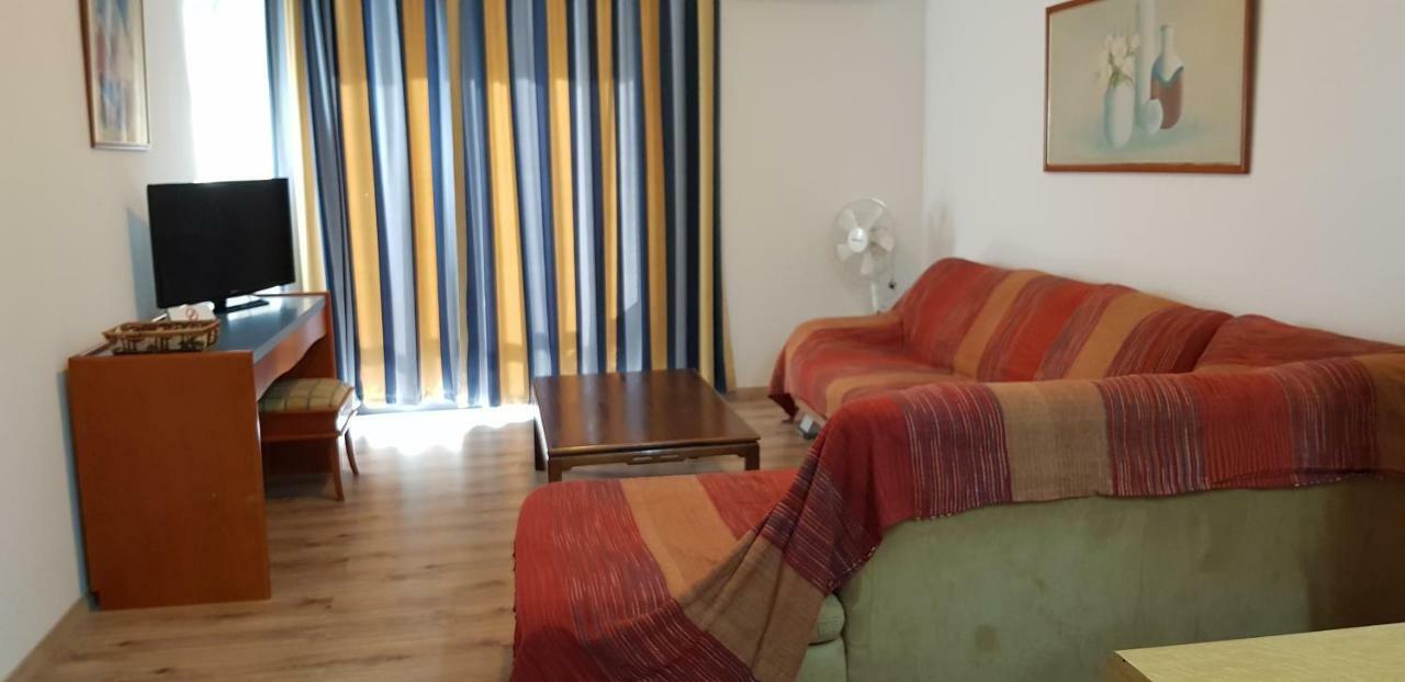 Petalmo City Apartments Larnaca Bagian luar foto