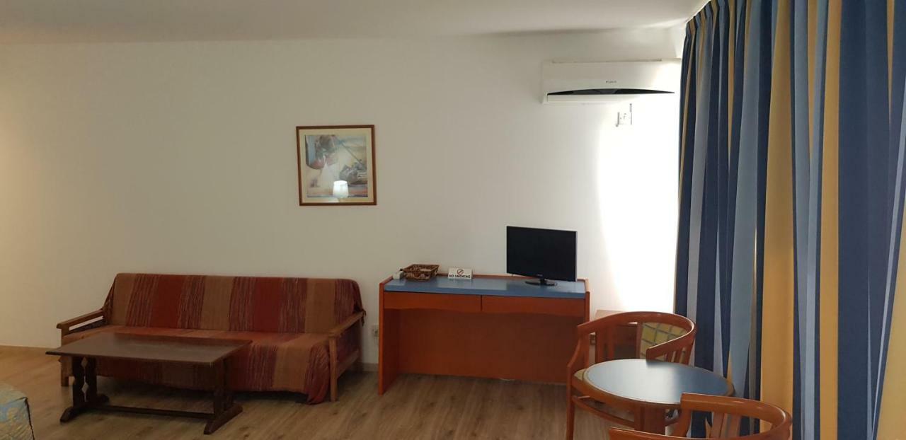 Petalmo City Apartments Larnaca Bagian luar foto